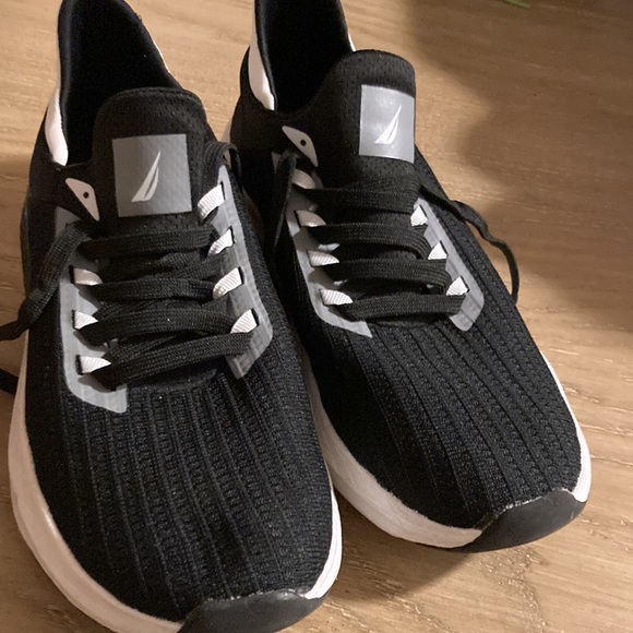 women náutica Size 8 - Picture 3 of 8